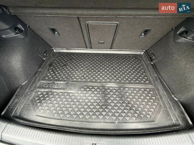 Серый Фольксваген Гольф, объемом двигателя 1.6 л и пробегом 234 тыс. км за 15900 $, фото 50 на Automoto.ua