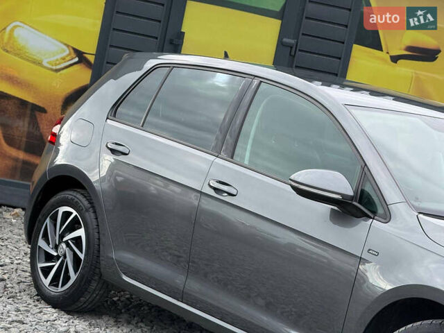 Серый Фольксваген Гольф, объемом двигателя 1.6 л и пробегом 234 тыс. км за 15900 $, фото 19 на Automoto.ua