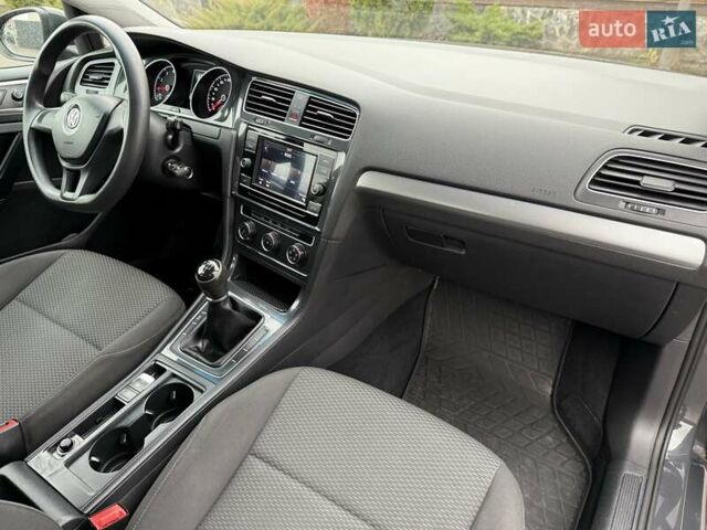 Серый Фольксваген Гольф, объемом двигателя 1 л и пробегом 230 тыс. км за 11300 $, фото 44 на Automoto.ua