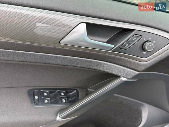 Серый Фольксваген Гольф, объемом двигателя 1.6 л и пробегом 234 тыс. км за 15300 $, фото 50 на Automoto.ua