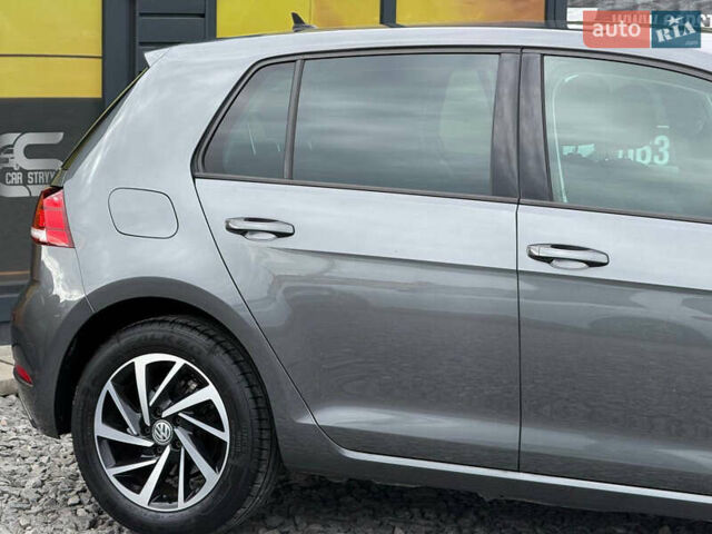 Серый Фольксваген Гольф, объемом двигателя 1.6 л и пробегом 234 тыс. км за 15900 $, фото 18 на Automoto.ua