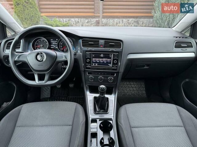 Серый Фольксваген Гольф, объемом двигателя 1 л и пробегом 230 тыс. км за 11300 $, фото 47 на Automoto.ua