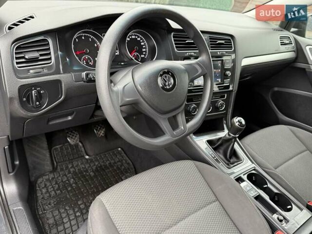 Серый Фольксваген Гольф, объемом двигателя 1 л и пробегом 230 тыс. км за 11300 $, фото 35 на Automoto.ua