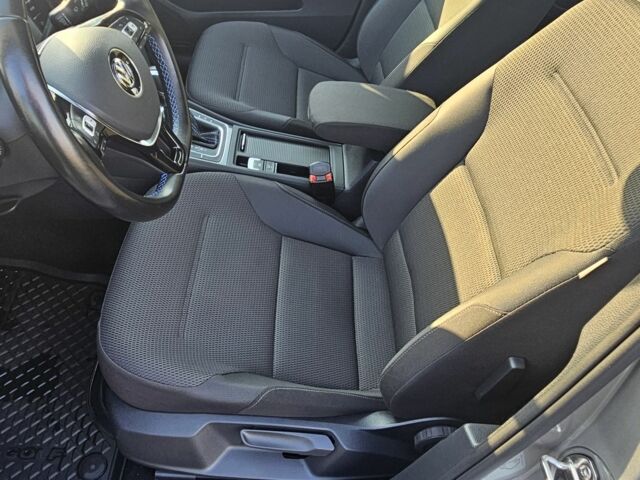 Серый Фольксваген Гольф, объемом двигателя 0 л и пробегом 87 тыс. км за 13000 $, фото 6 на Automoto.ua