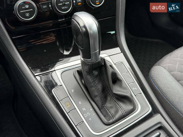 Серый Фольксваген Гольф, объемом двигателя 1.6 л и пробегом 234 тыс. км за 15300 $, фото 56 на Automoto.ua