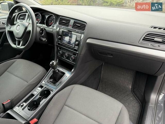 Серый Фольксваген Гольф, объемом двигателя 1 л и пробегом 230 тыс. км за 11300 $, фото 45 на Automoto.ua