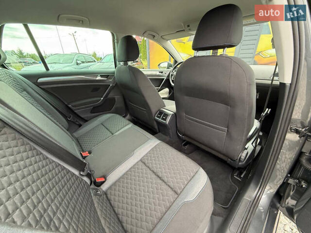 Серый Фольксваген Гольф, объемом двигателя 1.6 л и пробегом 234 тыс. км за 15900 $, фото 44 на Automoto.ua