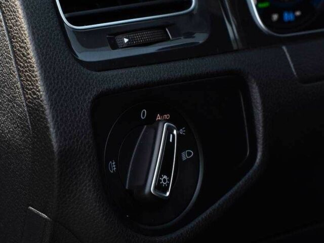 Серый Фольксваген Гольф, объемом двигателя 0 л и пробегом 141 тыс. км за 13200 $, фото 13 на Automoto.ua