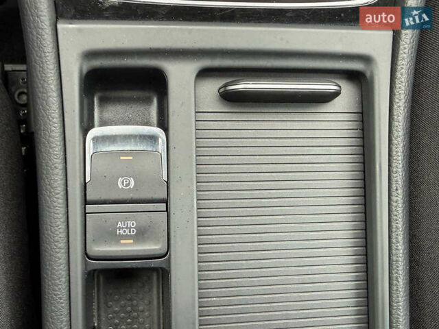 Серый Фольксваген Гольф, объемом двигателя 1.6 л и пробегом 234 тыс. км за 15900 $, фото 62 на Automoto.ua