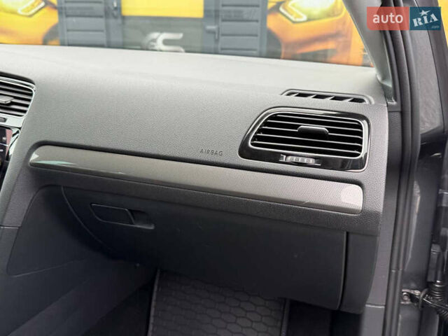 Серый Фольксваген Гольф, объемом двигателя 1.6 л и пробегом 234 тыс. км за 15300 $, фото 35 на Automoto.ua