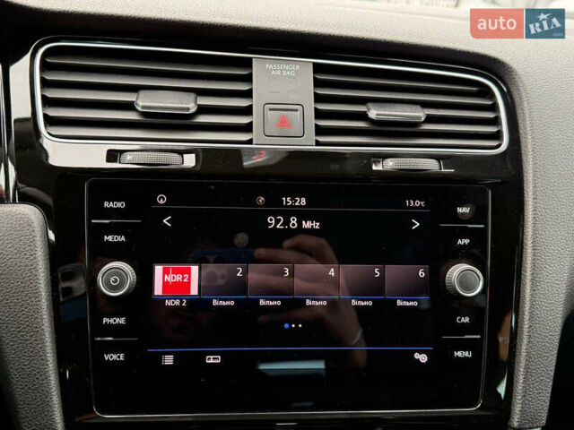 Серый Фольксваген Гольф, объемом двигателя 1.6 л и пробегом 234 тыс. км за 15900 $, фото 59 на Automoto.ua