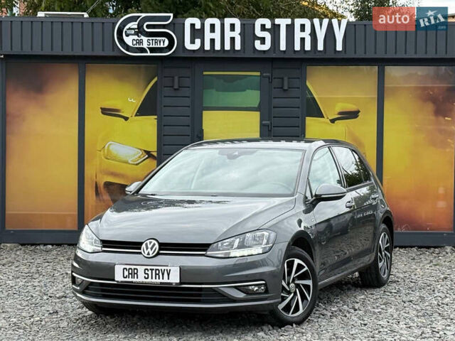 Серый Фольксваген Гольф, объемом двигателя 1.6 л и пробегом 234 тыс. км за 15300 $, фото 1 на Automoto.ua