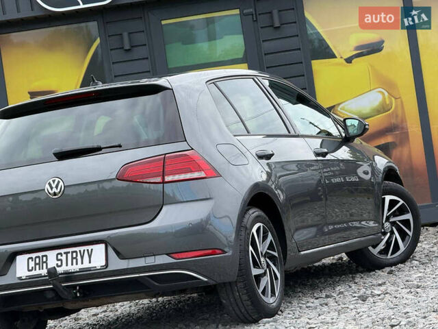 Серый Фольксваген Гольф, объемом двигателя 1.6 л и пробегом 234 тыс. км за 15300 $, фото 25 на Automoto.ua