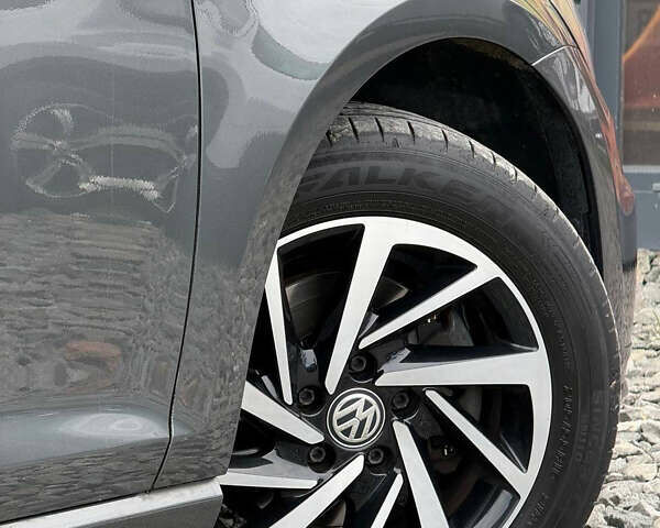 Серый Фольксваген Гольф, объемом двигателя 1.6 л и пробегом 234 тыс. км за 15900 $, фото 35 на Automoto.ua