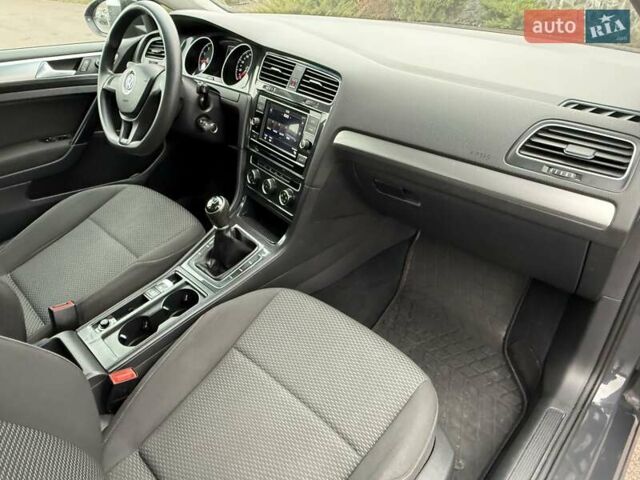 Серый Фольксваген Гольф, объемом двигателя 1 л и пробегом 230 тыс. км за 11300 $, фото 42 на Automoto.ua