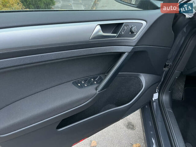 Серый Фольксваген Гольф, объемом двигателя 1.4 л и пробегом 93 тыс. км за 18900 $, фото 31 на Automoto.ua