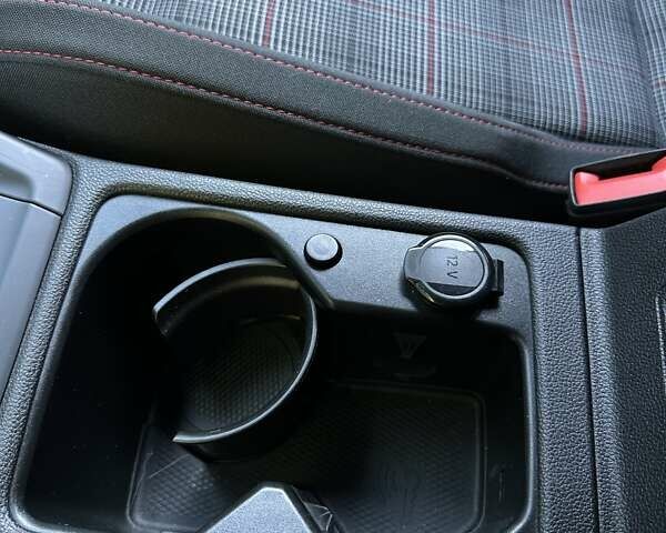 Серый Фольксваген Гольф, объемом двигателя 2 л и пробегом 32 тыс. км за 33000 $, фото 36 на Automoto.ua