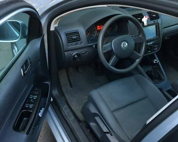 Серый Фольксваген Гольф, объемом двигателя 1.4 л и пробегом 240 тыс. км за 5400 $, фото 4 на Automoto.ua