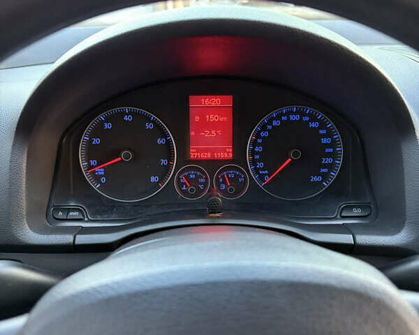 Серый Фольксваген Гольф, объемом двигателя 1.6 л и пробегом 270 тыс. км за 4999 $, фото 12 на Automoto.ua