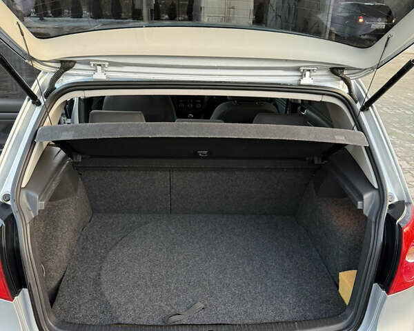 Серый Фольксваген Гольф, объемом двигателя 1.6 л и пробегом 270 тыс. км за 4999 $, фото 9 на Automoto.ua