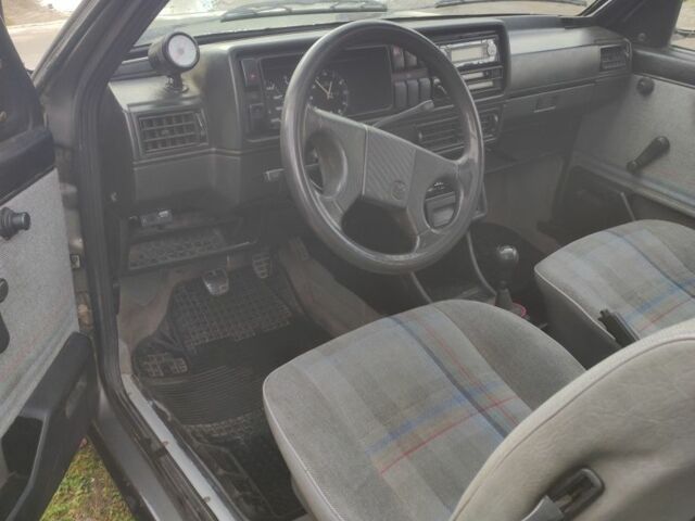 Серый Фольксваген Гольф, объемом двигателя 1.6 л и пробегом 390 тыс. км за 1250 $, фото 7 на Automoto.ua