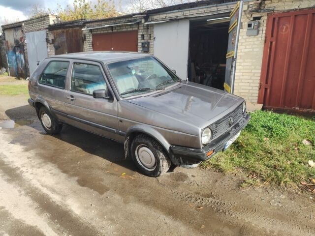 Серый Фольксваген Гольф, объемом двигателя 1.6 л и пробегом 390 тыс. км за 1250 $, фото 2 на Automoto.ua