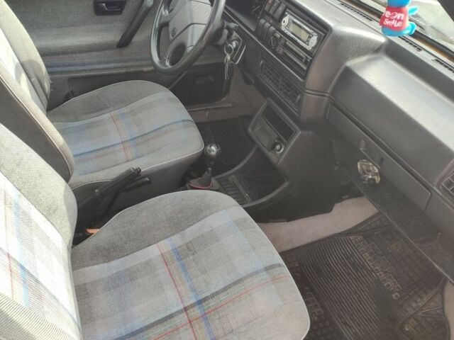 Серый Фольксваген Гольф, объемом двигателя 1.6 л и пробегом 390 тыс. км за 1250 $, фото 5 на Automoto.ua