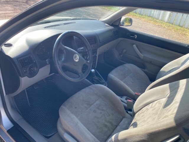 Серый Фольксваген Гольф, объемом двигателя 1.6 л и пробегом 200 тыс. км за 3100 $, фото 10 на Automoto.ua