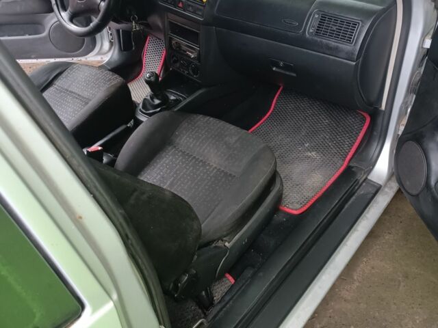 Серый Фольксваген Гольф, объемом двигателя 1.4 л и пробегом 255 тыс. км за 2800 $, фото 8 на Automoto.ua