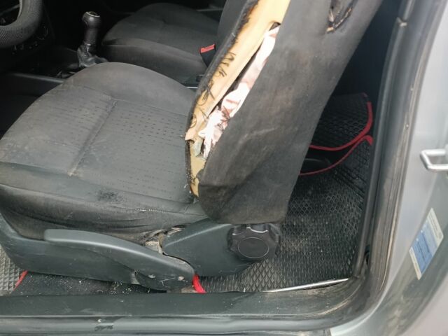 Серый Фольксваген Гольф, объемом двигателя 1.4 л и пробегом 255 тыс. км за 2800 $, фото 7 на Automoto.ua