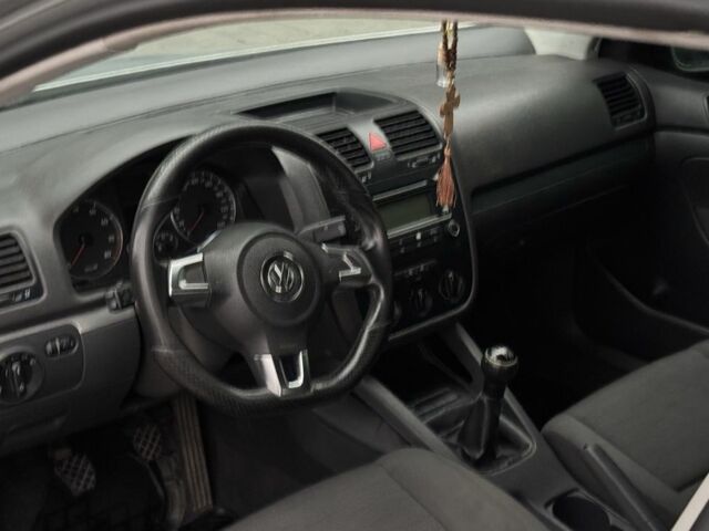 Серый Фольксваген Гольф, объемом двигателя 1.6 л и пробегом 210 тыс. км за 4150 $, фото 22 на Automoto.ua