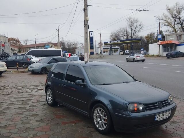 Серый Фольксваген Гольф, объемом двигателя 1.4 л и пробегом 300 тыс. км за 4500 $, фото 2 на Automoto.ua