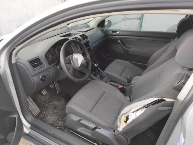 Серый Фольксваген Гольф, объемом двигателя 1.4 л и пробегом 260 тыс. км за 1700 $, фото 3 на Automoto.ua