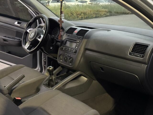 Серый Фольксваген Гольф, объемом двигателя 1.6 л и пробегом 210 тыс. км за 4150 $, фото 19 на Automoto.ua