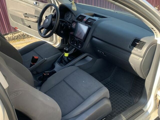 Серый Фольксваген Гольф, объемом двигателя 1.4 л и пробегом 200 тыс. км за 4000 $, фото 6 на Automoto.ua