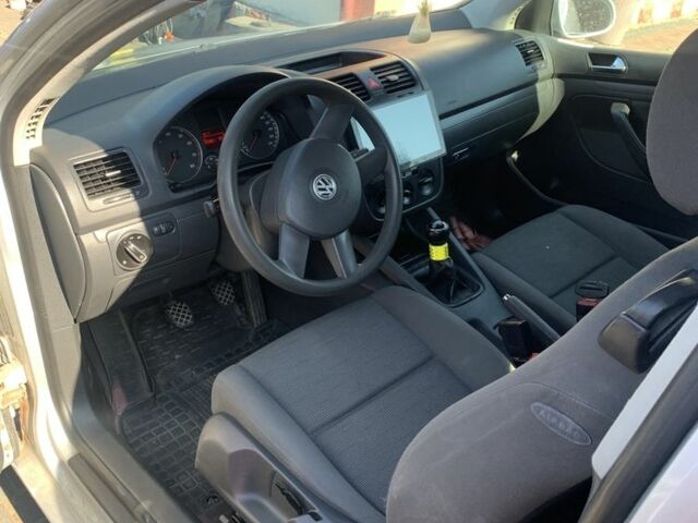 Серый Фольксваген Гольф, объемом двигателя 1.4 л и пробегом 200 тыс. км за 4000 $, фото 4 на Automoto.ua