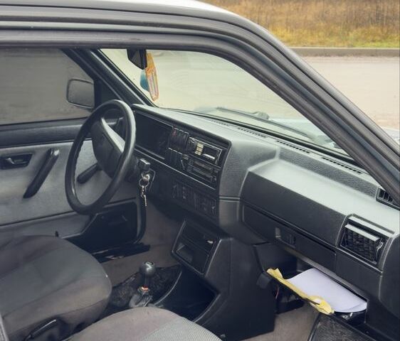 Серый Фольксваген Гольф, объемом двигателя 1.3 л и пробегом 200 тыс. км за 1000 $, фото 5 на Automoto.ua