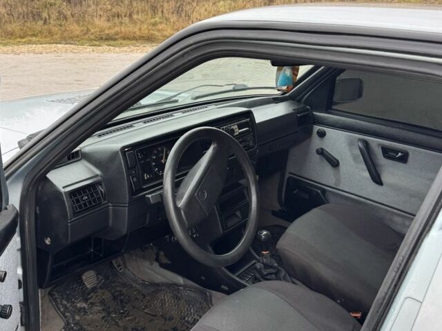 Серый Фольксваген Гольф, объемом двигателя 1.3 л и пробегом 200 тыс. км за 1000 $, фото 4 на Automoto.ua