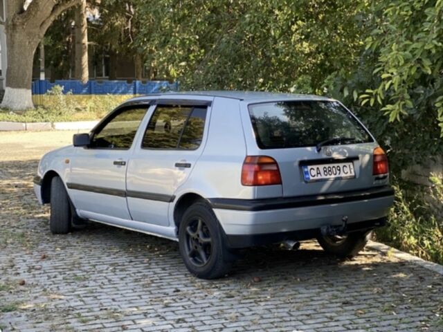 Серый Фольксваген Гольф, объемом двигателя 1.8 л и пробегом 350 тыс. км за 1499 $, фото 1 на Automoto.ua