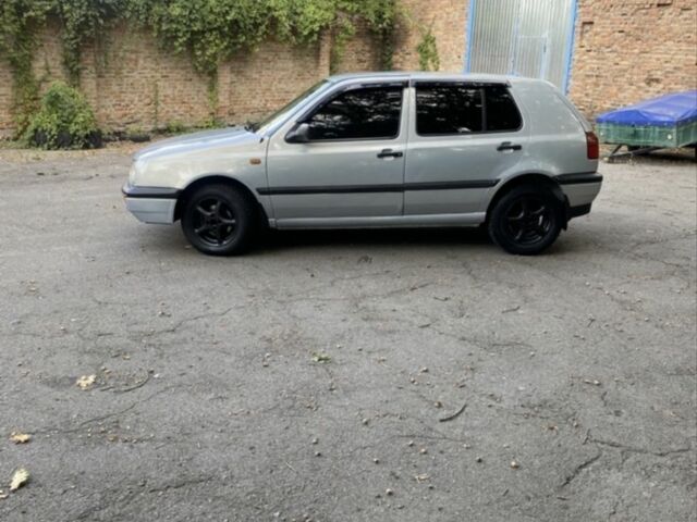 Серый Фольксваген Гольф, объемом двигателя 1.8 л и пробегом 350 тыс. км за 1499 $, фото 7 на Automoto.ua