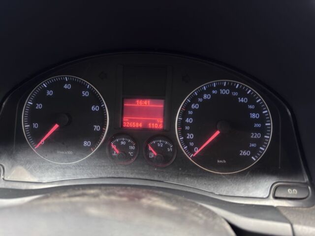 Серый Фольксваген Гольф, объемом двигателя 1.6 л и пробегом 326 тыс. км за 3999 $, фото 9 на Automoto.ua