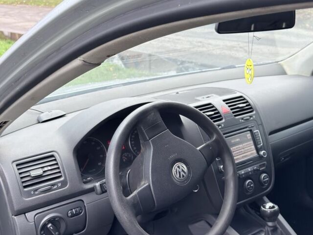 Серый Фольксваген Гольф, объемом двигателя 1.6 л и пробегом 326 тыс. км за 3999 $, фото 7 на Automoto.ua