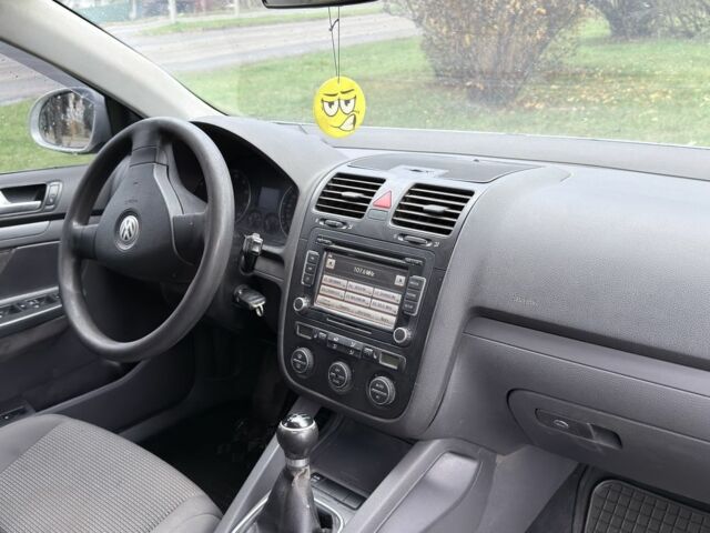 Серый Фольксваген Гольф, объемом двигателя 1.6 л и пробегом 326 тыс. км за 3999 $, фото 6 на Automoto.ua