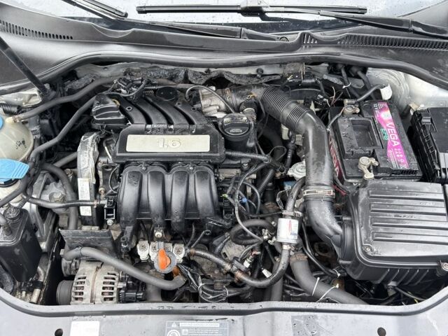 Серый Фольксваген Гольф, объемом двигателя 1.6 л и пробегом 326 тыс. км за 3999 $, фото 8 на Automoto.ua