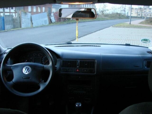 Серый Фольксваген Гольф, объемом двигателя 4 л и пробегом 268 тыс. км за 1100 $, фото 5 на Automoto.ua