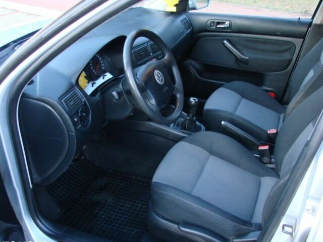 Серый Фольксваген Гольф, объемом двигателя 4 л и пробегом 268 тыс. км за 1100 $, фото 6 на Automoto.ua