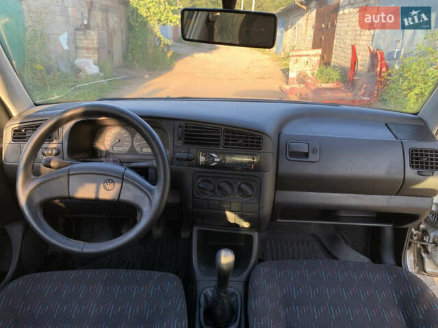 Серый Фольксваген Гольф, объемом двигателя 1.78 л и пробегом 350 тыс. км за 2000 $, фото 16 на Automoto.ua