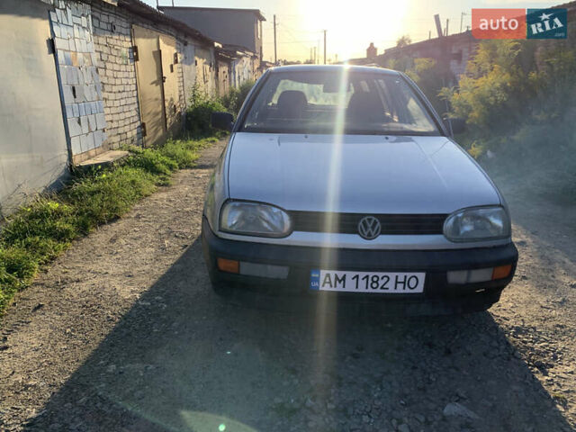 Серый Фольксваген Гольф, объемом двигателя 1.78 л и пробегом 350 тыс. км за 2000 $, фото 1 на Automoto.ua