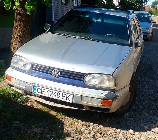 Серый Фольксваген Гольф, объемом двигателя 1.8 л и пробегом 500 тыс. км за 1500 $, фото 4 на Automoto.ua