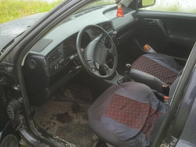 Серый Фольксваген Гольф, объемом двигателя 0 л и пробегом 300 тыс. км за 1300 $, фото 4 на Automoto.ua